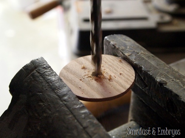 DIY industrial tree ornament using hardware and discs of wood! {Sawdust and Embryos}