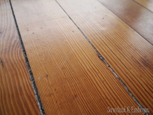 Need to cover a hardwood floor? Use this DIY Painted Linoleum Area Rug tutorial!