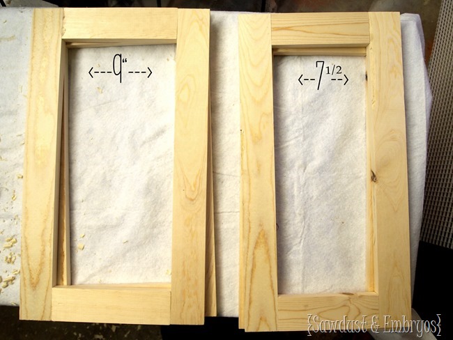 Learn how to build your own planter boxes to flank your front door! {Sawdust and Embryos}