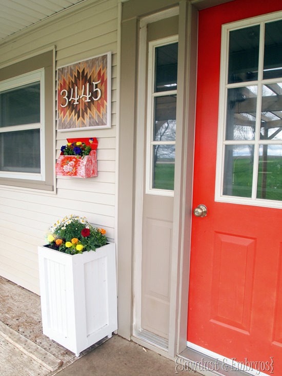 Simple instructions for building your own custom planter boxes! {Sawdust and Embryos}