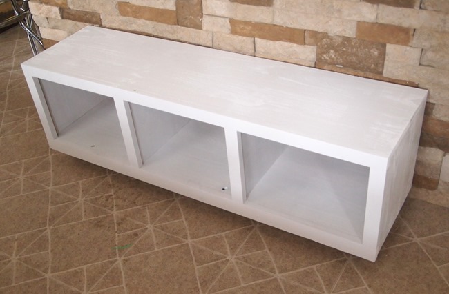 Custom rolling mudroom bench with cubbies! {Sawdust and Embryos}