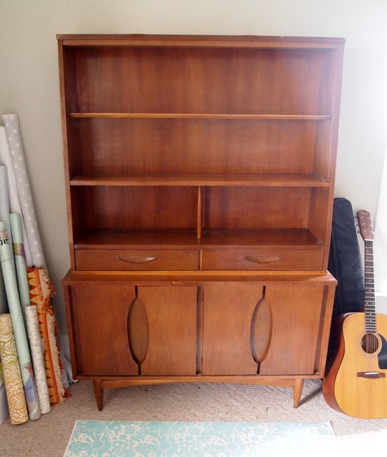 Updating Mid-Century Modern Furniture TEMPORARILY! (without compromising the finish) {Sawdust and Embryos}