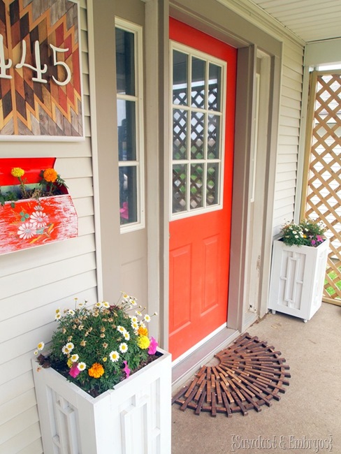 Bright and inviting front porch area! {Sawdust and Embryos}