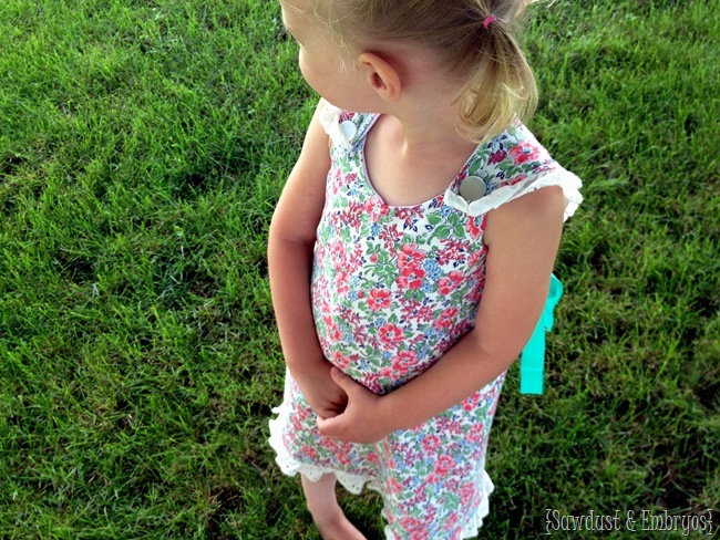 Use our tutorial to make these simplistic and beautiful dresses.