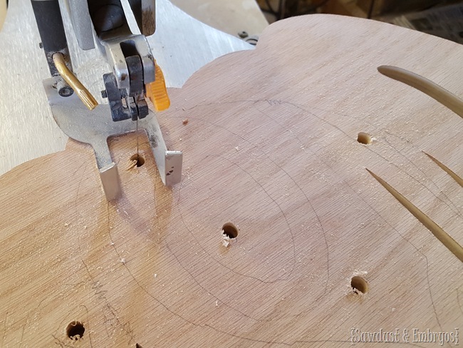 Use a scroll saw or jigsaw to create your own pumpkin (or spider web!) shaped monogram 'wreath' {Sawdust and Embryos}